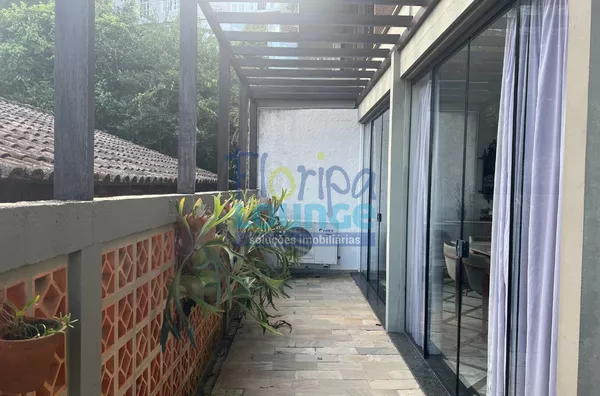 CASA COM LAZER,A VENDA NA AGRONÔMICA COM VISTA MAR