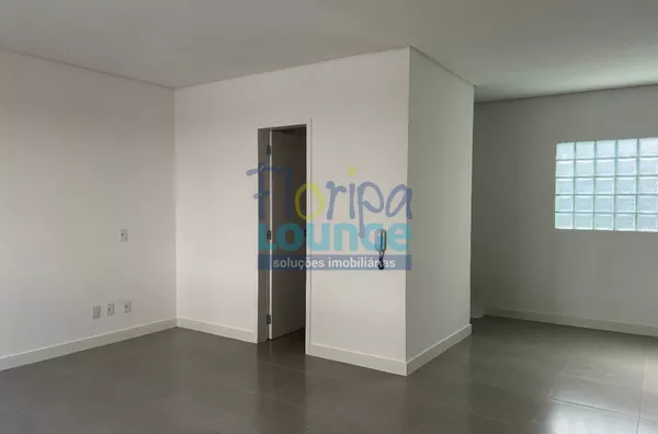 CASA NA AGRONÔMICA ,TODA REFORMADA ,LINDA !