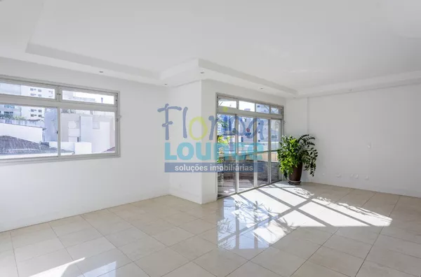 Imperdível apartamento no Centro de Florianópolis com 4 dormitórios!