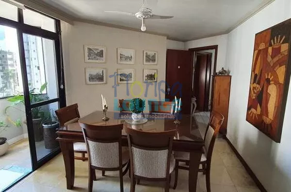 Apartamento com 3 quartos, 3 suítes, à venda em Centro