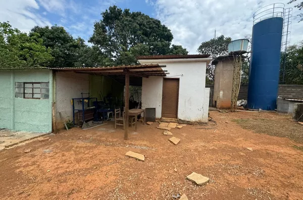 BAIXOU! CALEAL IMOVEIS aluga casa de caseiro com aprox. 35m2 dentro de condomínio na região do Alti Plano Leste, Jardim Botânico - Foto 3