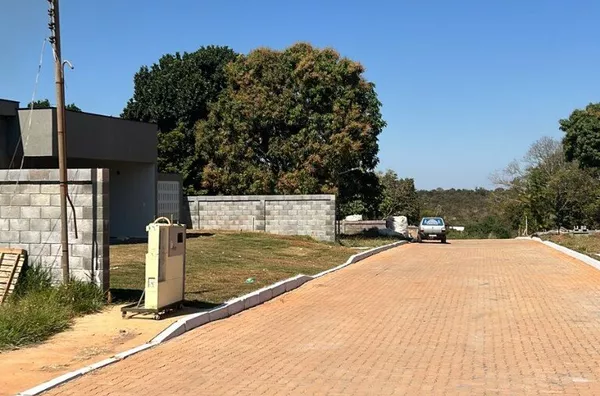 BAIXOU! CALEAL IMOVEIS vende lote medindo aproximadamente 703,46m2, na região do Alti Plano Leste, Jardim Botânico - Foto 4