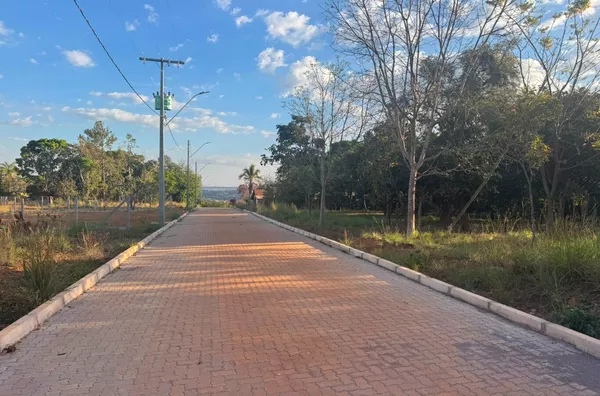 Caleal vende lote medindo 400m2 com edícula de aprox. 73m2, Altiplano Leste, Brasília
