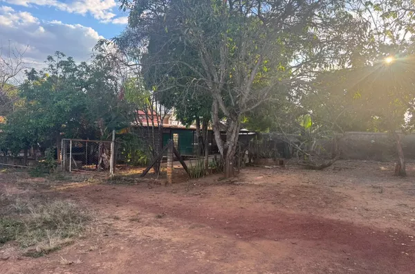 Caleal vende lote medindo 400m2 com edícula de aprox. 73m2, Altiplano Leste, Brasília