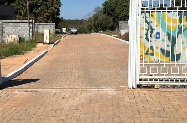 BAIXOU! CALEAL IMOVEIS vende lote medindo aproximadamente 703,46m2, na região do Alti Plano Leste, Jardim Botânico - Foto 3