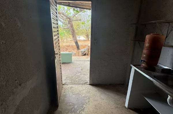 BAIXOU! CALEAL IMOVEIS aluga casa de caseiro com aprox. 35m2 dentro de condomínio na região do Alti Plano Leste, Jardim Botânico - Foto 6