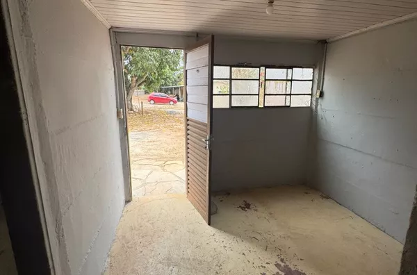 BAIXOU! CALEAL IMOVEIS aluga casa de caseiro com aprox. 35m2 dentro de condomínio na região do Alti Plano Leste, Jardim Botânico - Foto 5