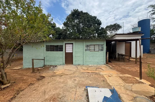 BAIXOU! CALEAL IMOVEIS aluga casa de caseiro com aprox. 35m2 dentro de condomínio na região do Alti Plano Leste, Jardim Botânico - Foto 1