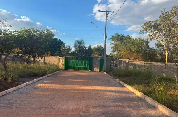 Caleal vende lote medindo 400m2 com edícula de aprox. 73m2, Altiplano Leste, Brasília
