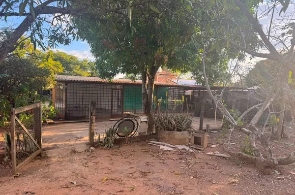 Caleal vende lote medindo 400m2 com edícula de aprox. 73m2, Altiplano Leste, Brasília