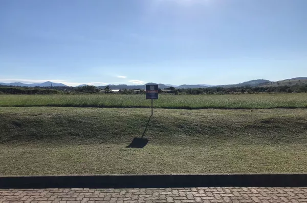 TERRENO em frente ao Condomínio "JARDIM DO LAGO"