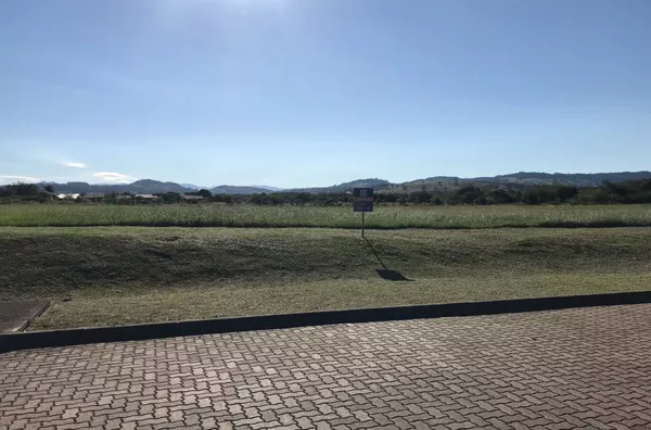 TERRENO em frente ao Condomínio "JARDIM DO LAGO"