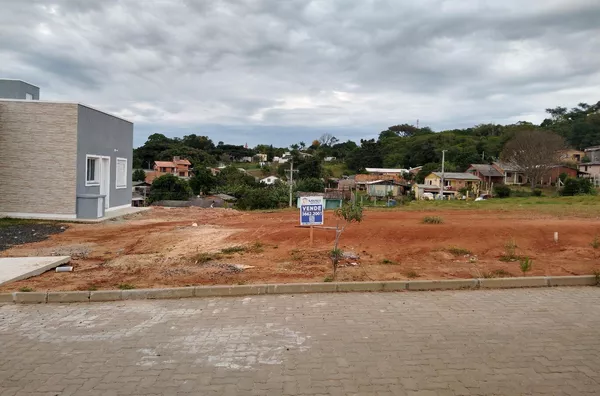 Excelente terreno! localizado no Loteamento Alamedas com uma área total de 300m² sendo  10,00 metros de frente por 30,00 metros de comprimento. Aceita financiamento bancário!