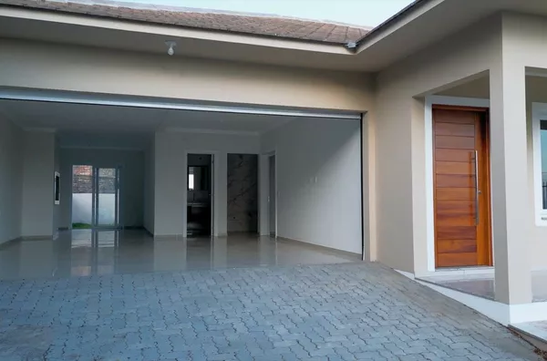 Casa Nova, excelente acabamento, local previlegiado.