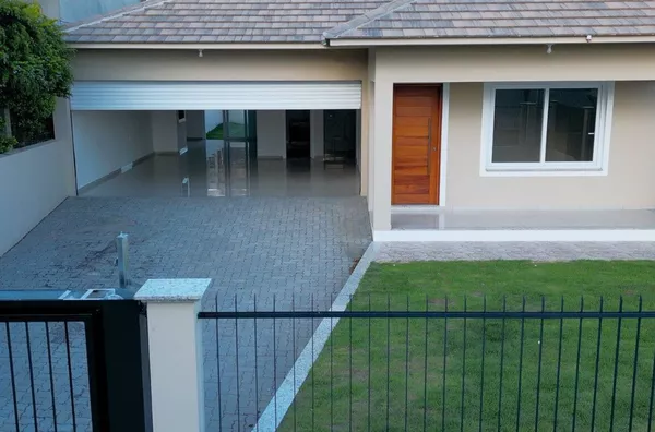 Casa Nova, excelente acabamento, local previlegiado.