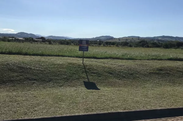TERRENO em frente ao Condomínio "JARDIM DO LAGO"