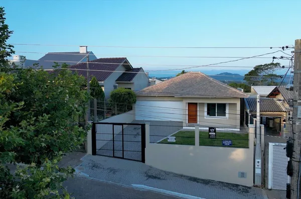 Casa Nova, excelente acabamento, local previlegiado.