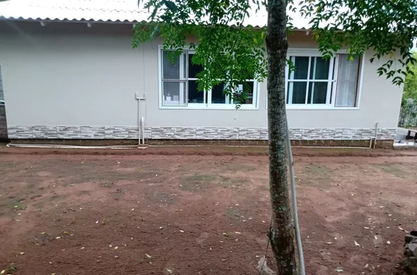 Sítio completo - casa de alvenaria, 150m do asfalto