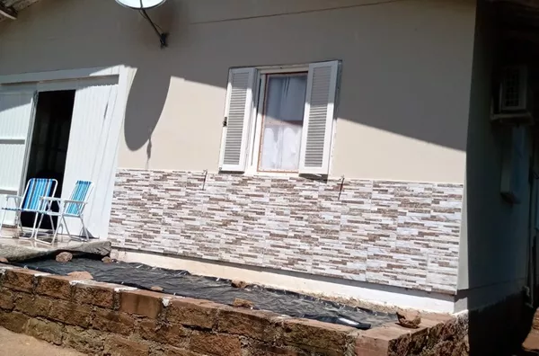 Sítio completo - casa de alvenaria, 150m do asfalto