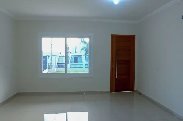 Casa Nova, excelente acabamento, local previlegiado.