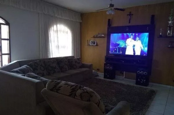 Casa com 5 quartos à venda, 200 m² por R$ 950.000 - Vila Industrial - São José dos Campos/SP