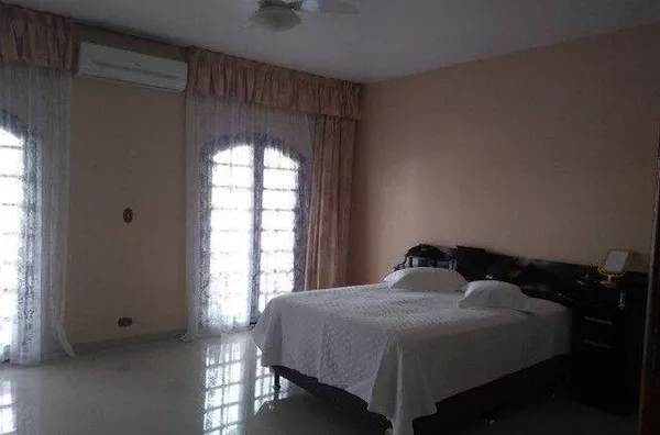 Casa com 5 quartos à venda, 200 m² por R$ 950.000 - Vila Industrial - São José dos Campos/SP