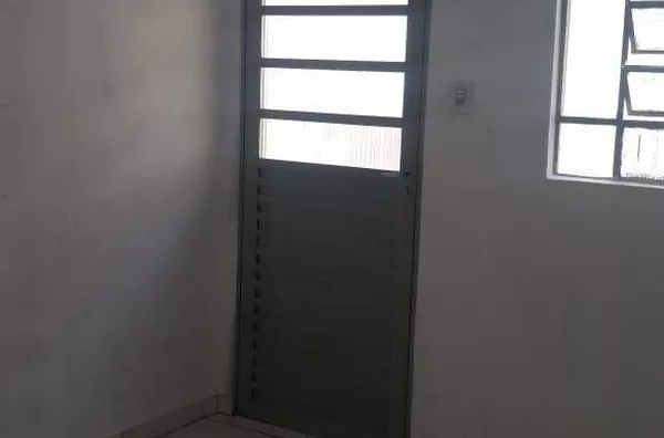 Edícula com 1 dormitório para alugar, 60 m² por R$ 700,00/mês - Vila Industrial - São José dos Campo