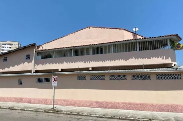 Casa com de 3 quartos com 3 Pontos Comerciais e Edicula Vila TAtetuba