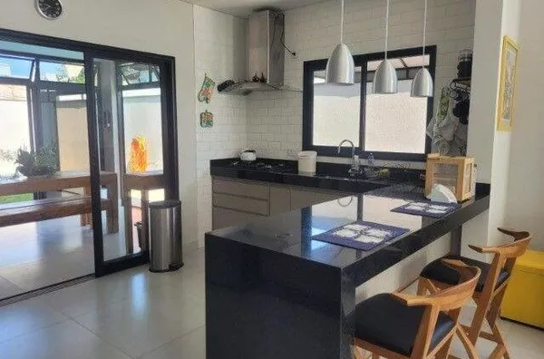 Casa com 3 dormitórios à venda, 150 m² por R$ 920.000,00 - Condomínio Terras do Vale - Caçapava/SP