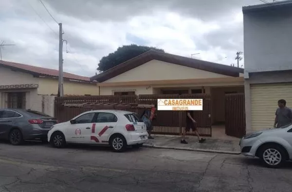 Casa com 3 quartos no Monte Castelo