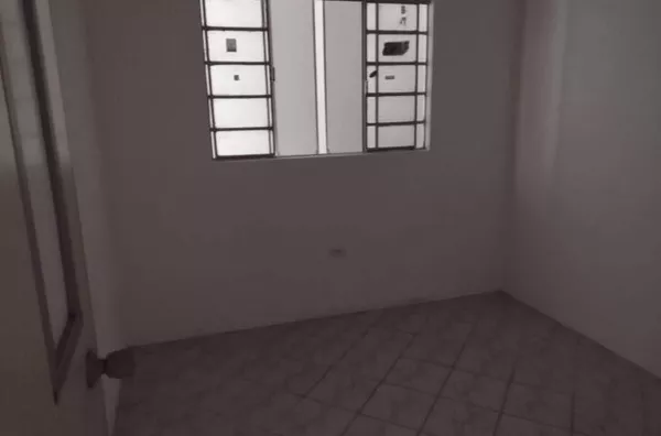 Casa com 2 dormitórios para alugar, 60 m² por R$ 880,00 - Vila Industrial - São José dos Campos/SP