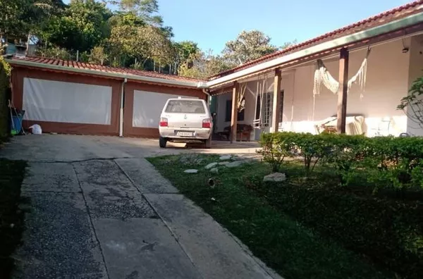 Chacara com 2.000 metros quadrados em Paraibuna