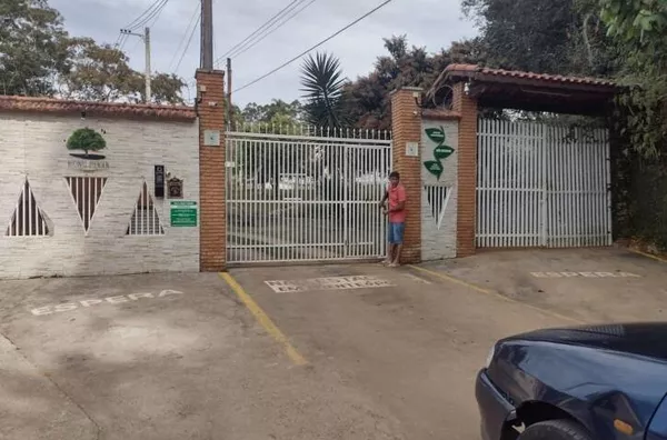 Chácara com 3 dormitórios à venda, 2000 m² por R$ 660.000,00 - Vila São Geraldo - São José dos Campo