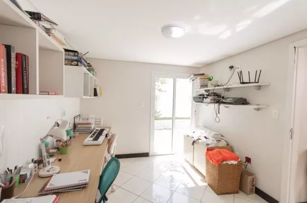 Casa de Condomínio com 4 Quartos à venda, 300m² - Jardim Apolo