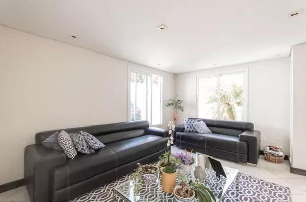 Casa de Condomínio com 4 Quartos à venda, 300m² - Jardim Apolo