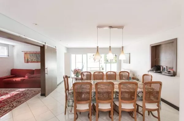 Casa de Condomínio com 4 Quartos à venda, 300m² - Jardim Apolo