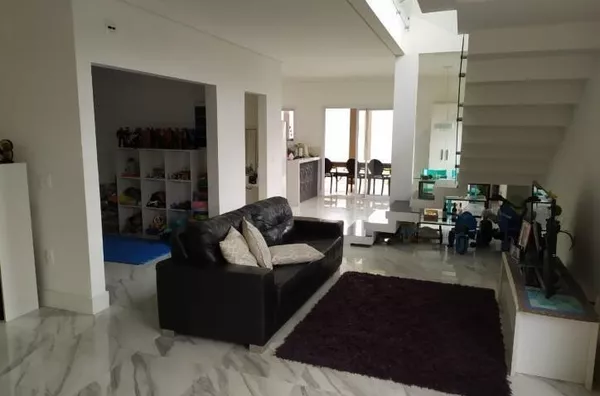 Casa de Condomínio com 4 Quartos à venda, 235m² - Urbanova