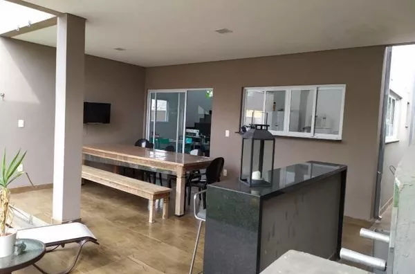 Casa de Condomínio com 4 Quartos à venda, 235m² - Urbanova