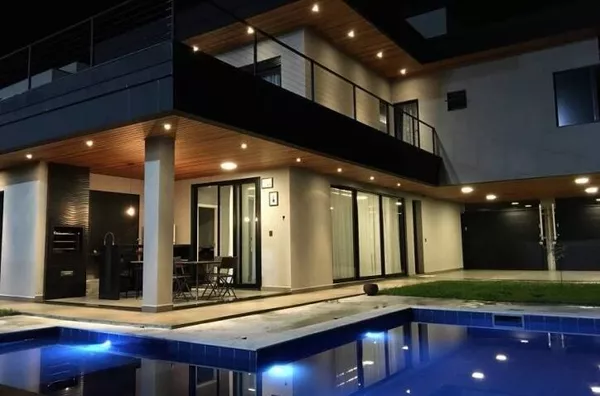 Casa em condomínio com 4 quartos, sendo 2 suítes 333 metros Urbanova