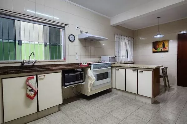 Casa com 04 quartos, 264mts a Venda no Bosque dos Eucaliptos