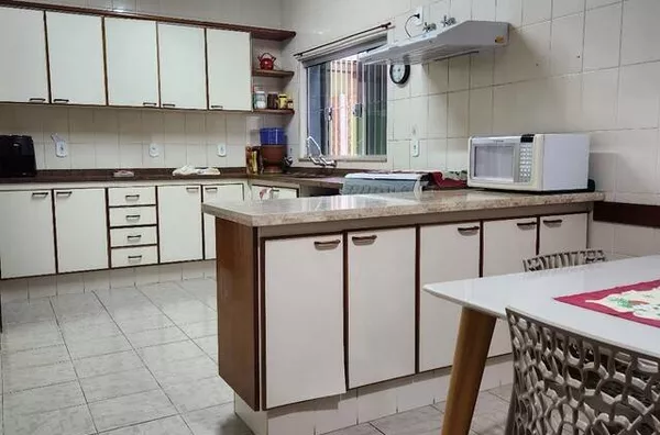 Casa com 04 quartos, 264mts a Venda no Bosque dos Eucaliptos