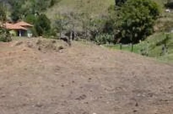 Chácara com 2.267 metros quadrados, Centro, Igaratá - .