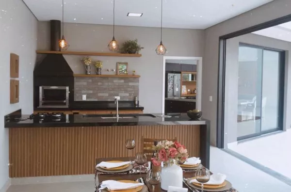 Casa a Venda com 4 Quartos 6 Banheiros 374m² Urbanova