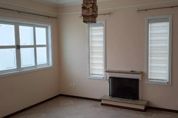 Casa em condomínio com 4 quartos, sendo 2 suítes, 242 metros - URBANOVA