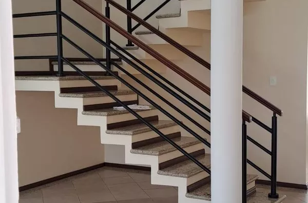 Casa em condomínio com 4 quartos, sendo 2 suítes, 242 metros - URBANOVA