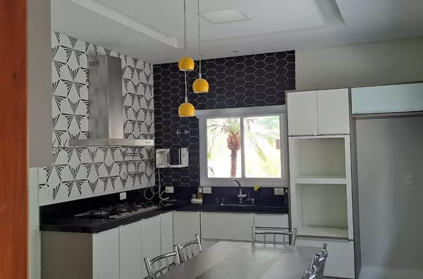 Casa em condomínio com 4 quartos, sendo 2 suítes, 242 metros - URBANOVA