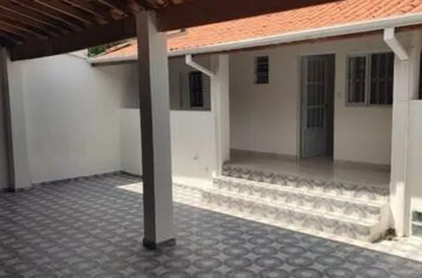 Casa térrea 2 quartos no  Jd Satélite com edícula