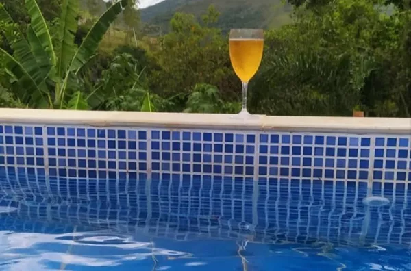 Chácara com piscina e vista para as montanhas