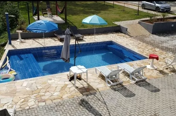 Chácara com piscina e vista para as montanhas