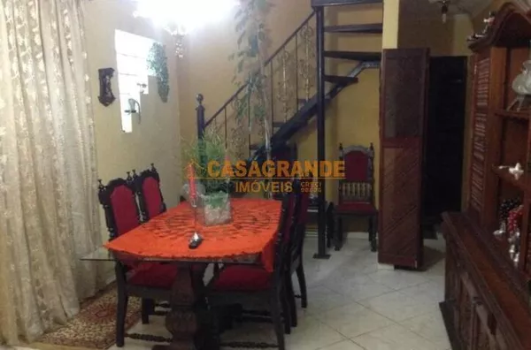 Casa com 04 quartos à venda, 175 m² - Vila Tatetuba - São José dos Campo